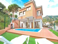Villa in Lloret de Mar with Private Pool - Villas
