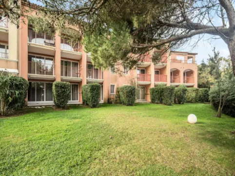 Residence La Pinede apartments