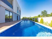 Villa with Pool, Game Room, Garden - Villas
