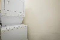 Classic City Apartment w/ Firepit