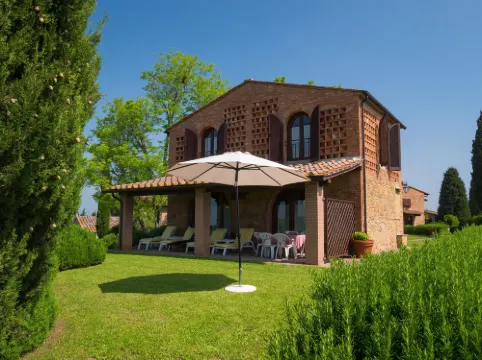 Apartment in Tuscany with Pool and Garden