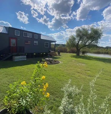 Tranquil Waterfront Casita