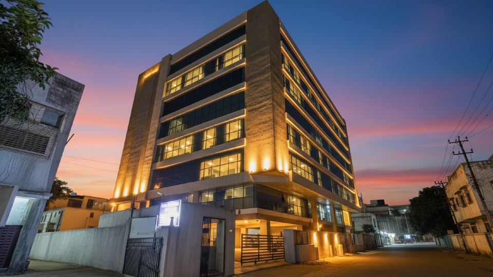 Fabhotel Royal International