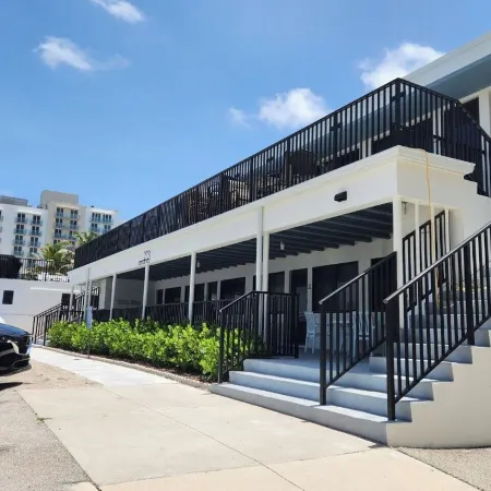 Beachfront with Private Pool ~ 1 Bedroom w/ King Bed & FREE PARKING at the Beach