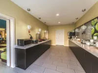 La Quinta Inn & Suites by Wyndham Collinsville - St. Louis - breakfast