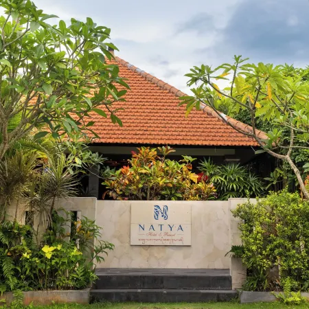 Natya Hotel Tanah Lot Отели рядом с достопримечательностью «Пляж Кедунгу»