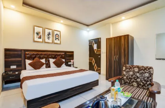 Hotel Sun Plaza Отели в г. 