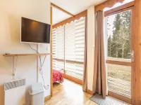 Ski-In Comfort with Scenic Views 尚魯斯住宿飯店