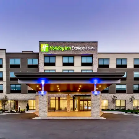 Holiday Inn Express & Suites MILWAUKEE – WEST ALLIS by IHG Отели рядом с достопримечательностью «Миллер Парк»