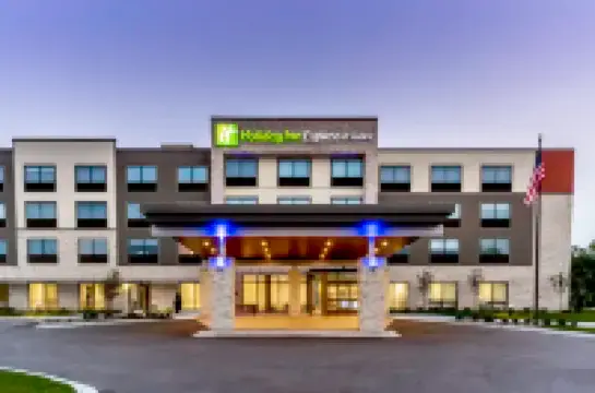 Holiday Inn Express & Suites MILWAUKEE – WEST ALLIS by IHG Hotels in 