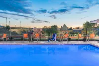 Holiday Inn Express & Suites LAKE HAVASU - LONDON BRIDGE by IHG - Pools