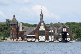 Holiday Inn Express & Suites WATERTOWN-THOUSAND ISLANDS by IHG