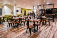 Holiday Inn & Suites DALLAS-ADDISON by IHG - breakfast