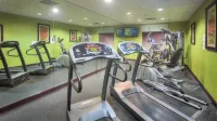 ฮอลิเดย์ อินน์ เอ็กซ์เพรส โรงแรม แอนด์ สวีทส์ เอลค์ ซิตี้ บาย IHG - ที่มีฟิตเนส