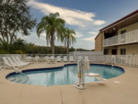 Red Roof Inn Ellenton - Bradenton NE Hotels in Manatee County