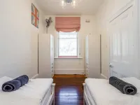 Luxury Colonial Terrace House in the Rocks Hotels in Millers Point