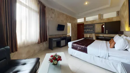 Grand Paradise Hotel Lembang Отели рядом с достопримечательностью «Cimahi Waterfall»