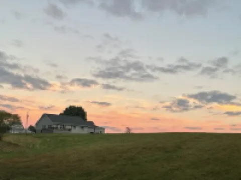 Sip & Stay at StarView Vineyards