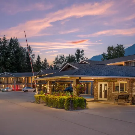 Best Western Sicamous Inn Отели в г. Сикамаус