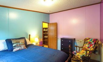 Lakefront Many Vacation Home w/ Kayaks!