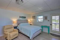 Atlantic Beach Studio w/ Community Pool! - Parkplatz