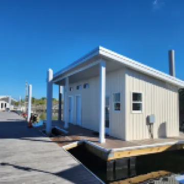 Zen! Refreshing! Spotless! Relaxing! Welcoming! Well-appointed! Dock your boat!
