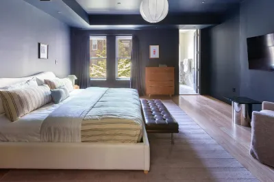 Massive NYC Brownstone w/Patio Hotel in zona SOJO Spa Club