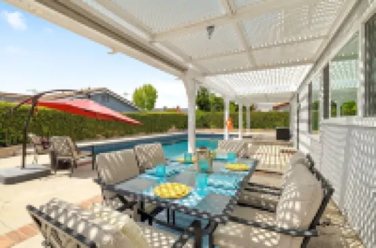 Primary Bedroom+ 2 bedrooms w/Queen Beds! Near Disneyland! Private Large Pool!