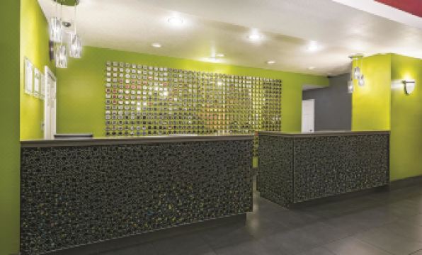 La Quinta Inn & Suites by Wyndham Laredo Airport