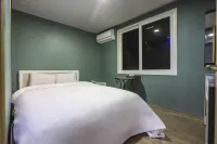 Seongnam Highnoon Hotels in Seongnam-si