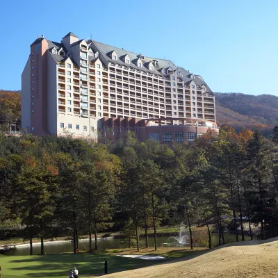 Yangji Pine Resort Hoteles cerca de Templo Wawoojeong