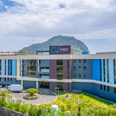 Sanbangsan Hotel Отели рядом с достопримечательностью «Дельфинарий Marine Park»
