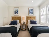 Amazing Canal House with Private Jetty, Gym & Pool