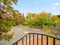 Stylish 1-Bed Stay with Balcony & Study