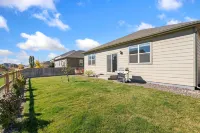 Windshire Retreat Pool, Garage & Pet-friendly Hotels in Windsor