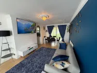 布拉克內爾的現代寬敞三臥室度假屋 布拉克內爾住宿飯店