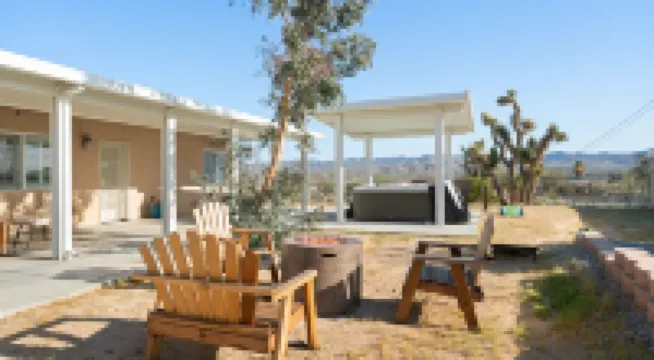Hillside Desert House - Hot Tub, Fire Pit and BBQ! 3 Bedroom Home by RedAwning