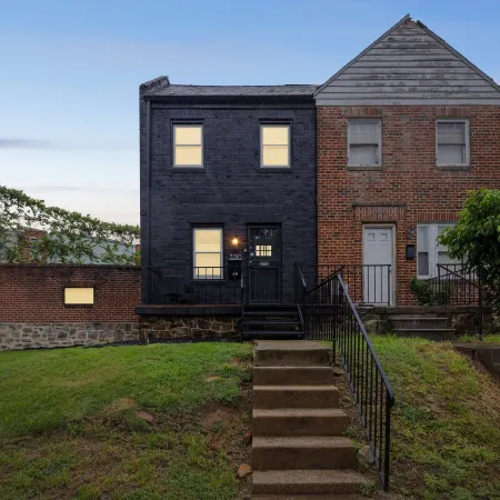 Cozy Getaway Quiet Neighborhood Near Dt 2 Bedroom Townhouse