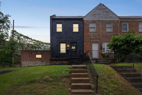 Cozy Getaway Quiet Neighborhood Near Dt 2 Bedroom Townhouse