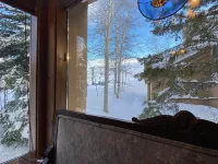 Snow Creek 1551 - Ski-in/ski-out + Pool & Hot Tub - Bjergudsigt