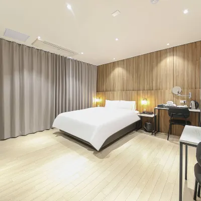 Ballantine Business Hotel Hotels near Nongseong Station