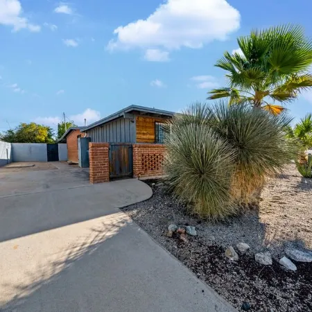 Eli Drive: Farmhouse Charm Meets Modern Luxury – Pool Included!