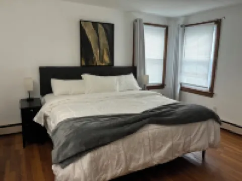 Garage, Fully Fenced Yard, Sleep 8, Walk to Downtown