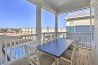 Gorgeous Emerald Isle Getaway Walk to Beach! - Meerblick