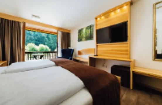 克魯姆巴赫託爾酒店 榮-格拉伯菲爾德縣酒店