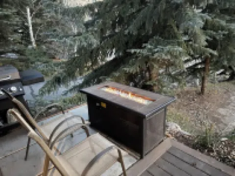 West Vail Hideaway 2/2 fireplace at pine ridge bus stop