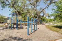 2 Mi to Riverwalk: Palmetto Gem w/ Fire Pit & BBQ