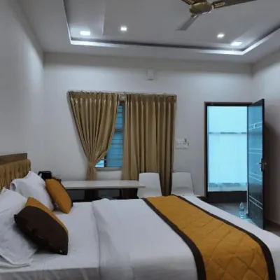 BR Comfort Hotels near Badamanavarathekaval Forest Lake Trail