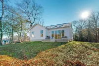 3BR Riverfront Home w/ Kayaks & Game Room - Alloggi