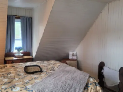 Charming lake house retreat, great for the whole family! 45 min to Cooperstown! Hotels in Chenango County